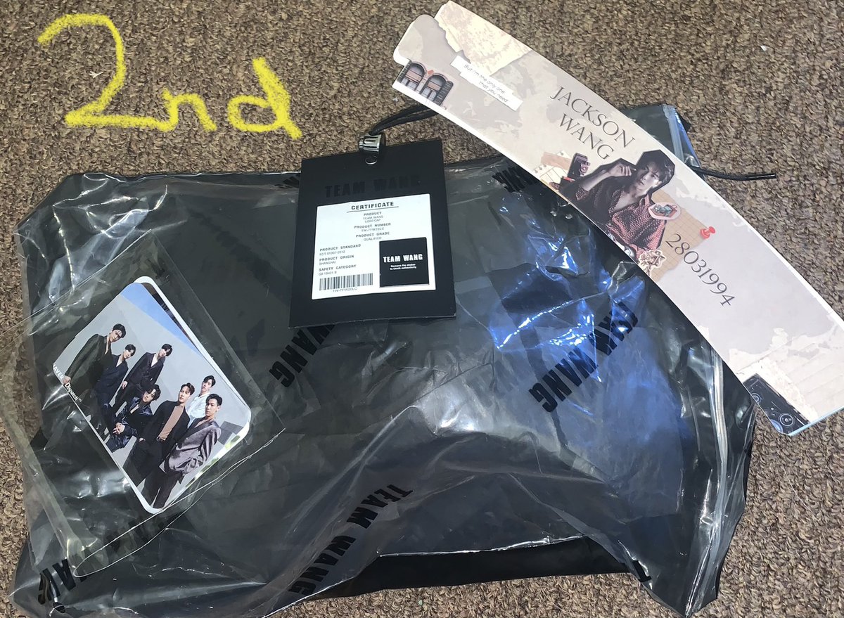 rosebosehose's tweet photo. ✨ Giveaway ✨

Since it’s @JacksonWang852  birthday I will be giving away 3 team wang items. 
1st winner beanie, 2nd winner cap, 3rd winner key ring.

All you need to do:
1. Follow me
2. Retweet this
3. Tell me which one you would like

Good luck 💛 #KingJacksonDay #JacksonWang https://t.co/u4dhMCjnRX