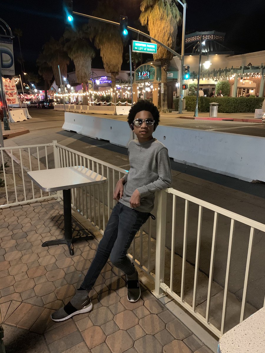 AndreRobinson_2's tweet photo. You say somethin?🖤🥱 https://t.co/5mV0y2zszm