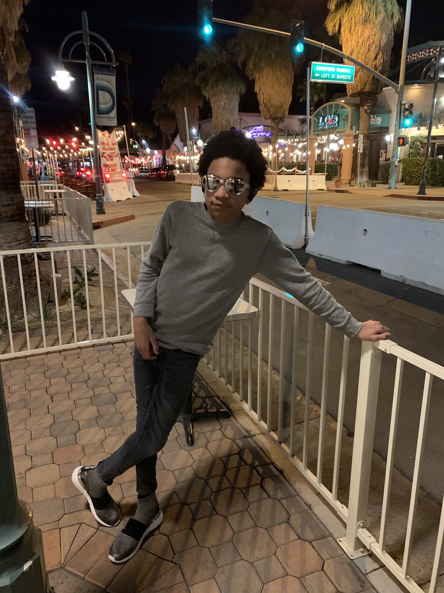 AndreRobinson_2's tweet photo. You say somethin?🖤🥱 https://t.co/5mV0y2zszm