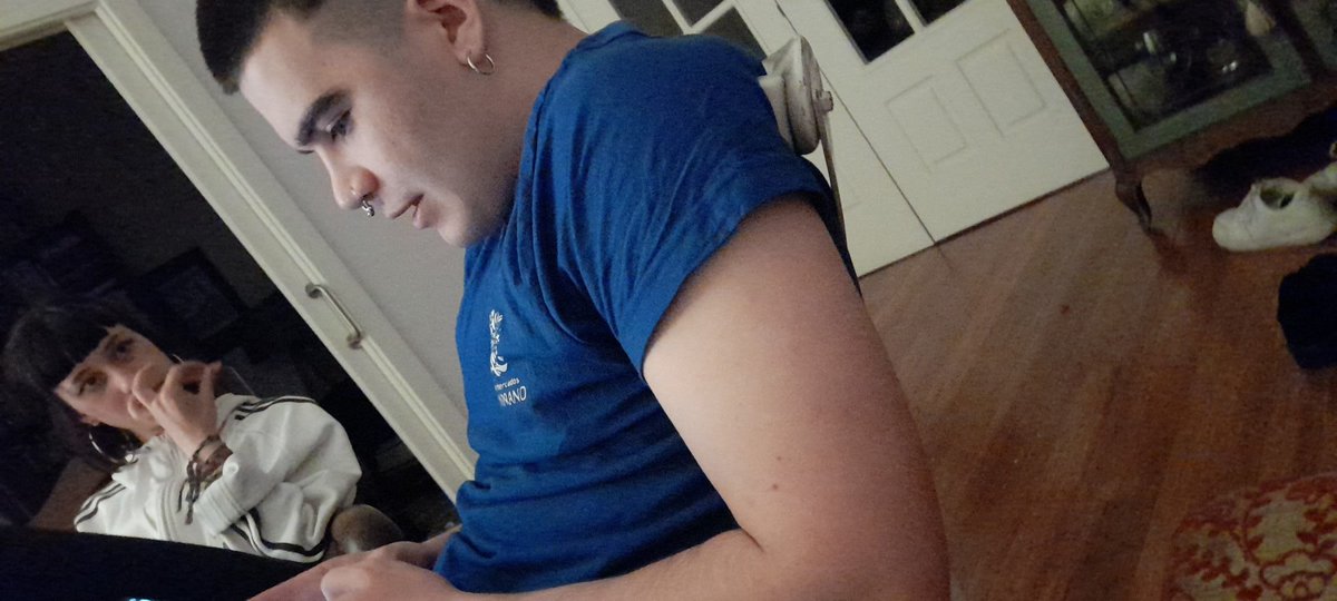 _lanataly's tweet photo. Cerda infectada como renta ese brazo me cago en dios #twitear https://t.co/y7gR9Ltaem