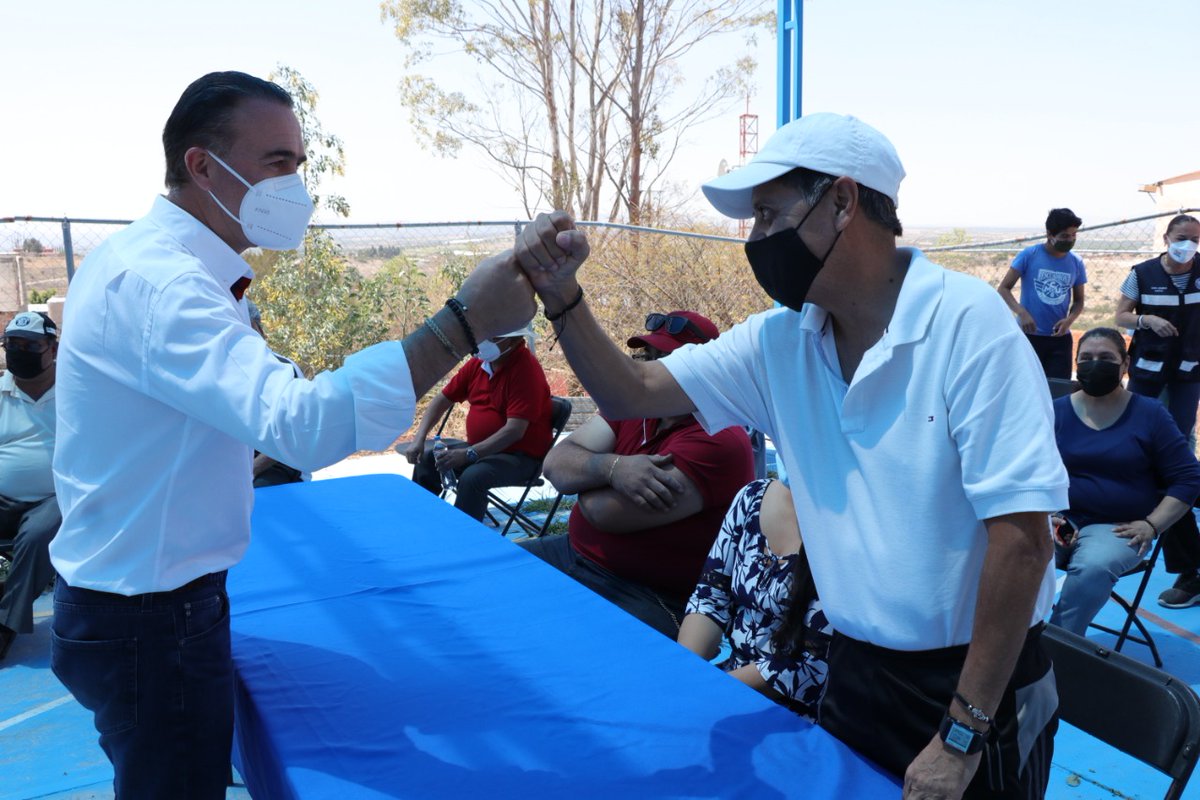VillarrealGTO's tweet photo. Hoy vecinos del Nigromante firmaron sus escrituras, más de 3 décadas de esfuerzo y sacrificio al fin rinden fruto, ¡#DeCorazónImparable cumplimos por las familias de #SanMiguelDeLaGente! Gracias por su confianza  y permitir acompañarlos a realizar este sueño. ¡Muchas felicidades! https://t.co/KBokSwbCpe