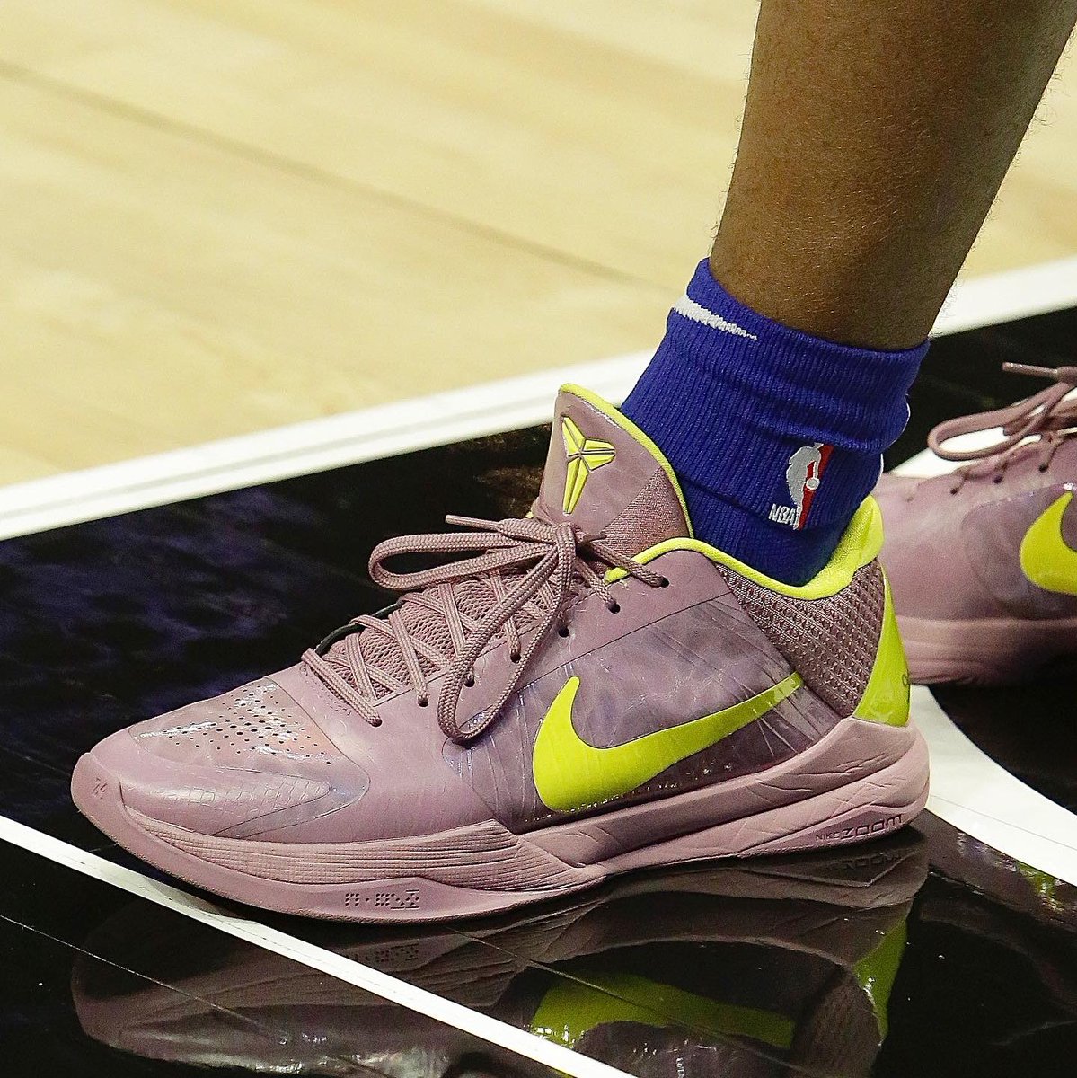 NBAKicks's tweet photo. 👀 @TyreseMaxey’s Nike Kobe 5! 

#NBAKicks #HereTheyCome https://t.co/XavHF6AWbN