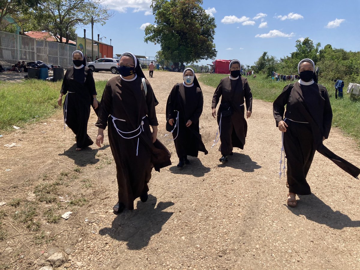 el_reportero's tweet photo. A team of five Franciscan sisters arrived today as reinforcements at La 72, a Franciscan-run migrant shelter in Tenosique, Mexico, near the border with Guatemala. The shelter has received 3,000 migrants monthly in 2021, including many families and unaccompanied minors https://t.co/h7Ulytr323