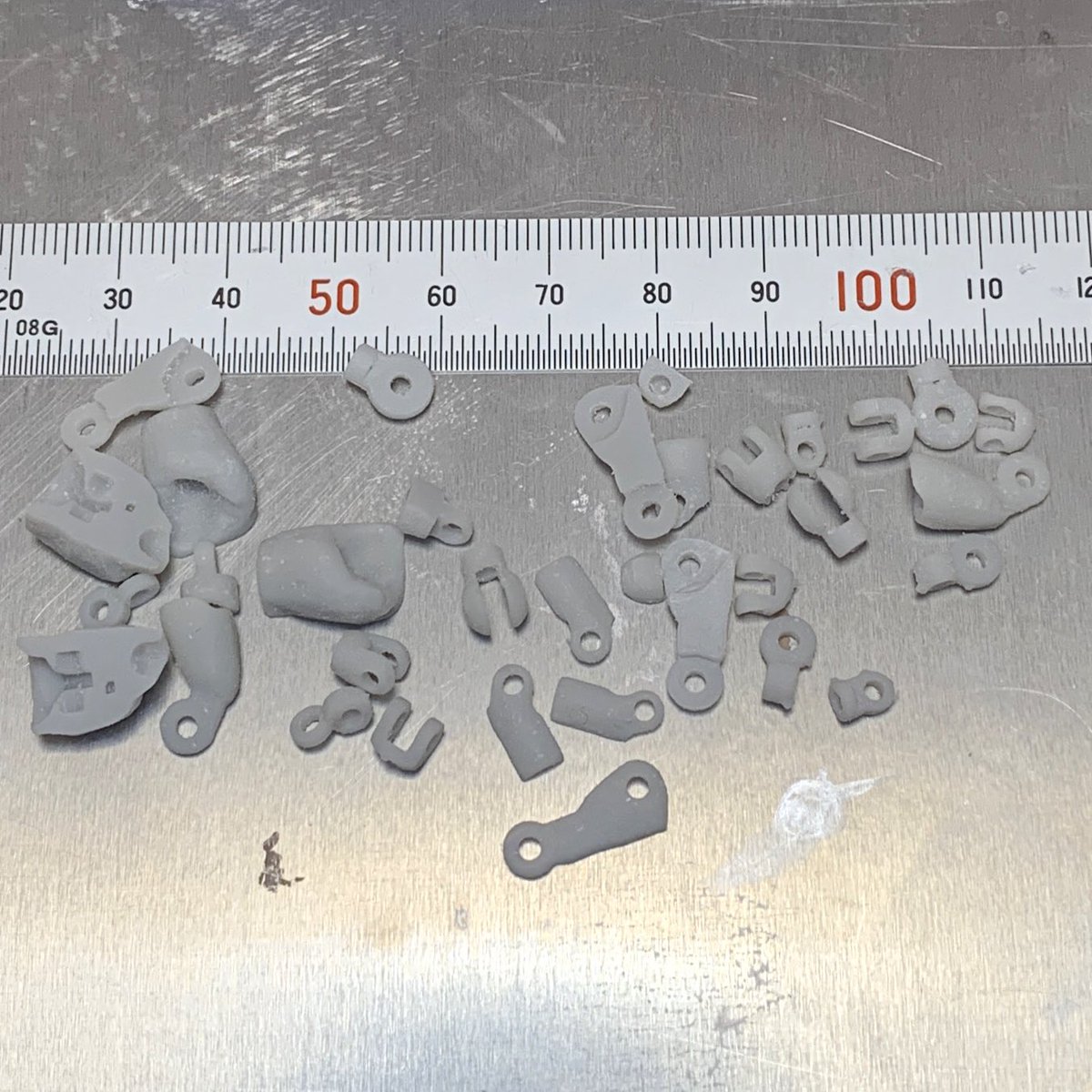 NI_5's tweet photo. 今日は素体作りです。相変わらず細かいパーツとイカれたパーツ数です。
#3Dプリンター 
#sparkmaker https://t.co/pitbiUNlYO