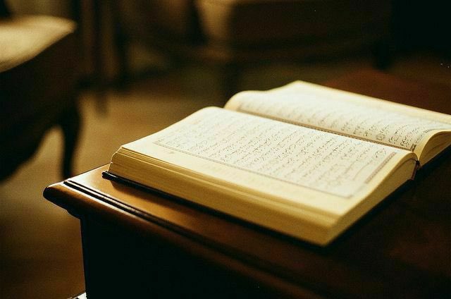 Arabiclit's tweet photo. إن المَرء ليُرزق السَكينة بكثرَة لجُوئهِ إلى اللَّه .

أحمد بن حنبل رحمه الله https://t.co/9sLdPpegt9