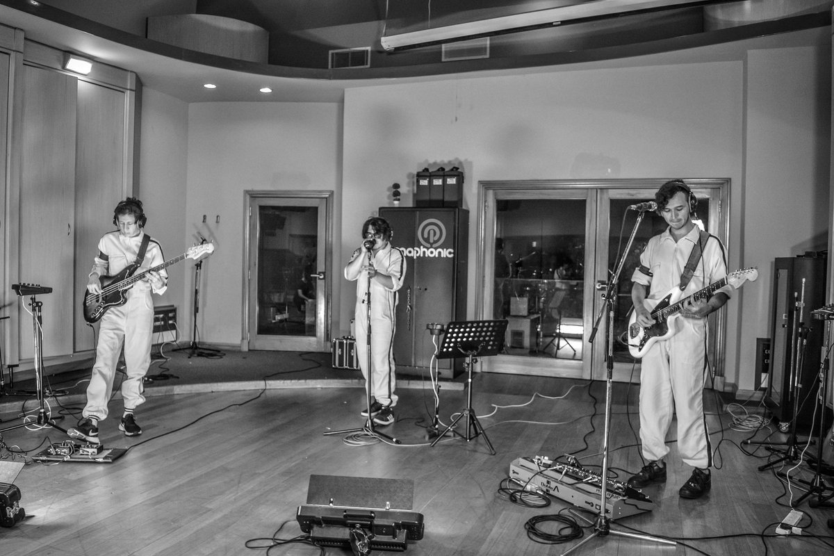 SakroAR's tweet photo. Mañana estrenamos en nuestro canal de Youtube el primer tema de nuestra sesión en "Romaphonic"
Dejamos el link en la bio!
#sákro #rock #alternativo #romaphonic #live https://t.co/fS4Bxumphv
