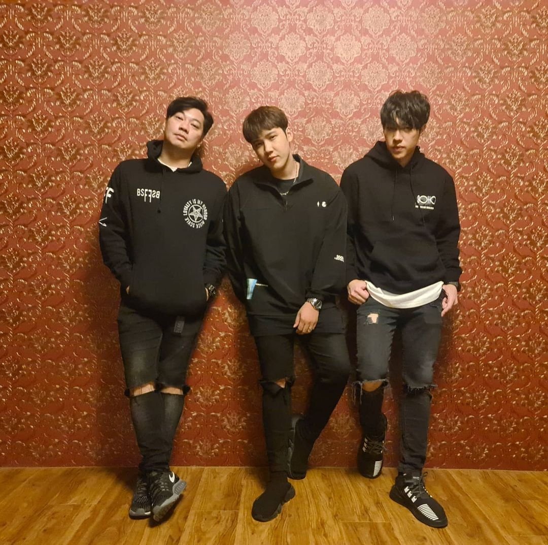 kangsom_pantip's tweet photo. นานๆเจอกันที จัดเต็มหน่อย #kangsomks
คิดถึงสุด #guloft #โคราช #route99 https://t.co/h3N0gEeLQv IG:bossdancinger13 #แกงส้ม #KS26032021 #KSTOUR #KORAT #NAKHONRATCHASIMA #ร้านสละโสด #สละโสดโคราช #รูท99 https://t.co/vhMlEVmjNL