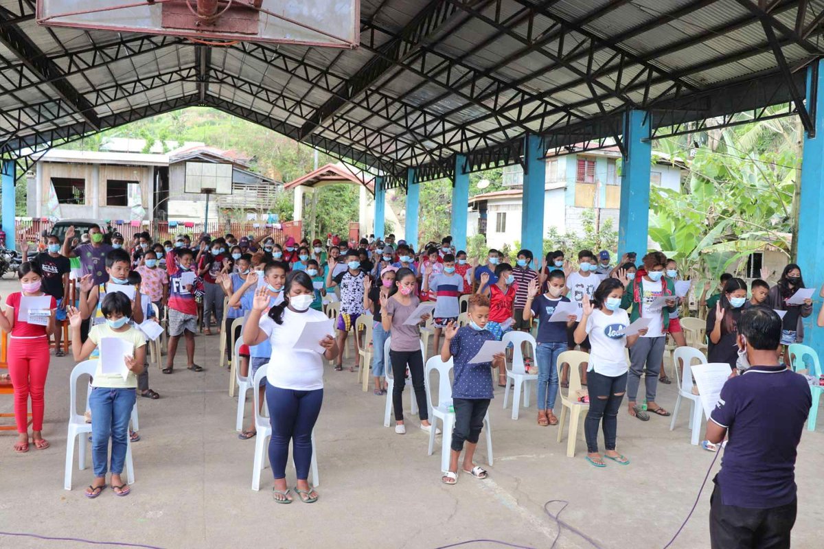 pnagovph's tweet photo. LOOK: Residents of Brgy. Cambayobo in Calatrava and Brgy. Bandila in Toboso, Negros Occidental burn the communist flag and committed to reject terrorist groups in separate rites held March 25 and 26, 2021. | via Nanette Guadalquiver/PNA Bacolod 📷: Philippine Army 79IB https://t.co/IGADBlapzz