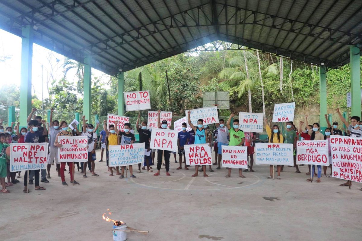 pnagovph's tweet photo. LOOK: Residents of Brgy. Cambayobo in Calatrava and Brgy. Bandila in Toboso, Negros Occidental burn the communist flag and committed to reject terrorist groups in separate rites held March 25 and 26, 2021. | via Nanette Guadalquiver/PNA Bacolod 📷: Philippine Army 79IB https://t.co/IGADBlapzz