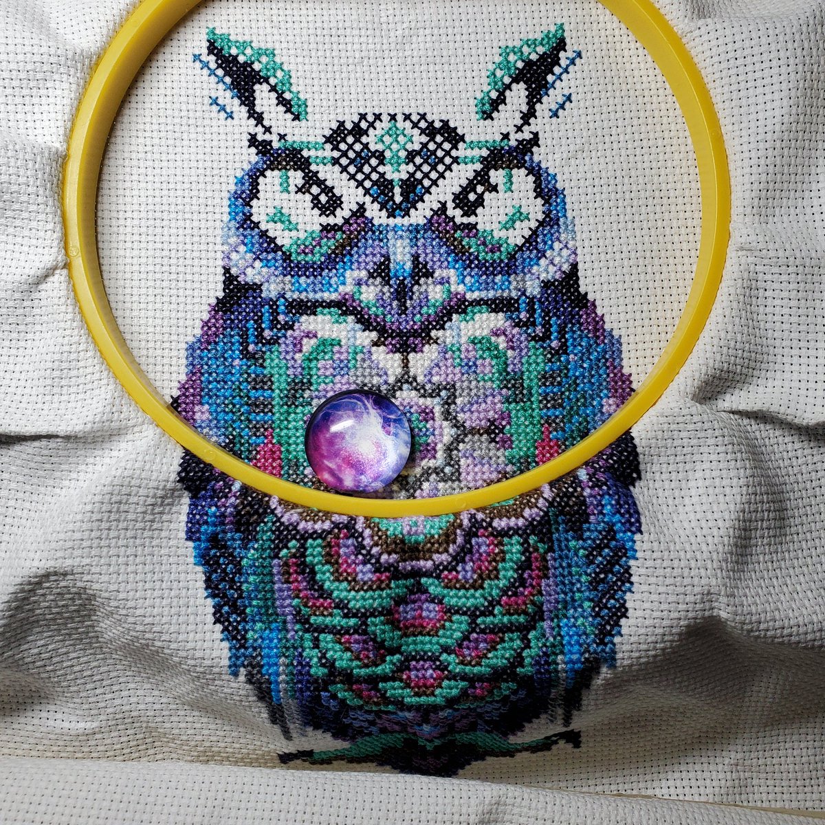 highheelgeek's tweet photo. Not nearly as many stitches today as yesterday, but still got a solid 280+ done and much detail done around the face. In the home stretch now, should finish in about 2-3 days.
#WorkInProgress #CrossStitch #XStitchAddict #MandalaCrossStitch #MandalaOwl #AwesomePatternStudio https://t.co/Utz4Ut3hOw