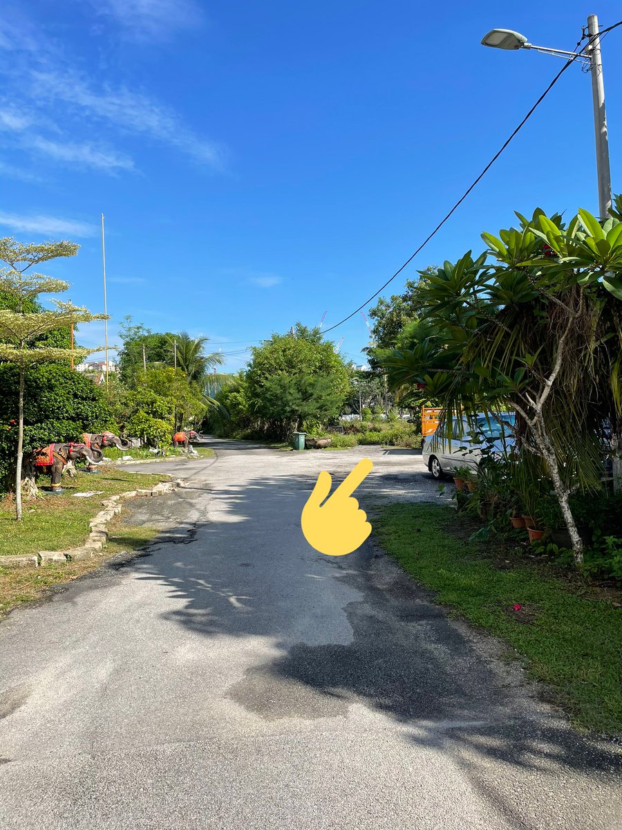 Elly1der's tweet photo. Balik jogging titiwangsa pagi td sedar2 kereta kena pecah. I parked nearby to TSM Charity Dialysis Centre, which this area quite sunyi. Wasn’t the only car yg kena pecah td

Sedih ☹️ but nangis air mata darah wouldn’t do anything. Lesson learnt, and be careful guys https://t.co/QasUwj2yXF