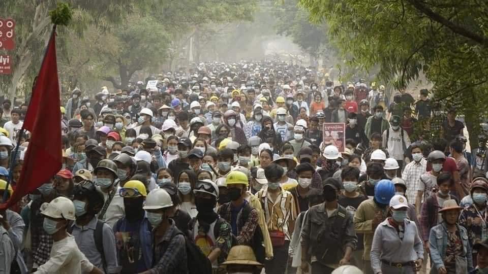 hannayuri_twt's tweet photo. The bloodiest day from military shootings yesterday cannot stop the people from Monywa to show their true and brave will to fight for democracy today. @poppymcp @YourAnonCentral @BBCBreaking @CNN 

JUNTA MASSACRE
#Mar28Coup
#WhatsHappeningInMyanmar https://t.co/MtgU4if3jM