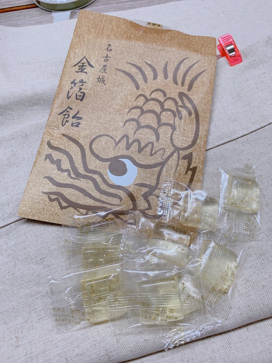めりぃ Chaの間closet 黄色い椿 金花茶 と 金箔が入ってる さっき織兎 Orito 63 さんにいただきましたのだ 飴職人の優しい味がしておいしい 金花茶飴 金花茶本舗 金箔 名古屋城 金しゃち Chaの間 大須 タティングレース 委託 猫