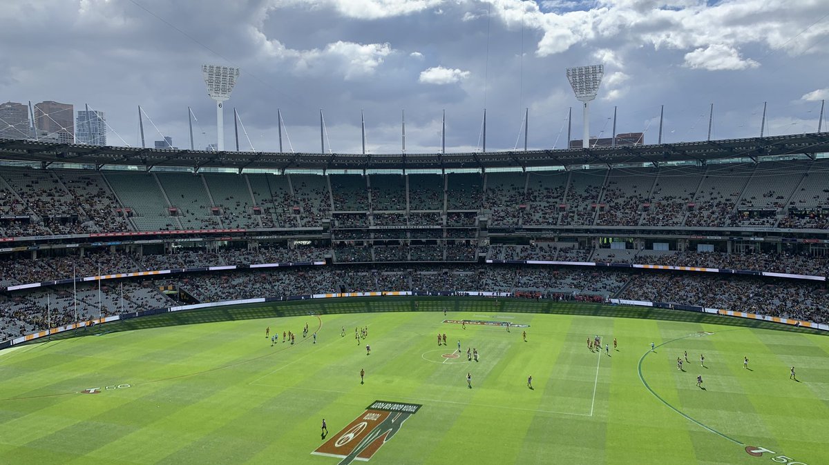 creebarker's tweet photo. Not the most exciting game but an amazing way to spend an afternoon #AFLHawksTigers https://t.co/ZjV6JX3O8x