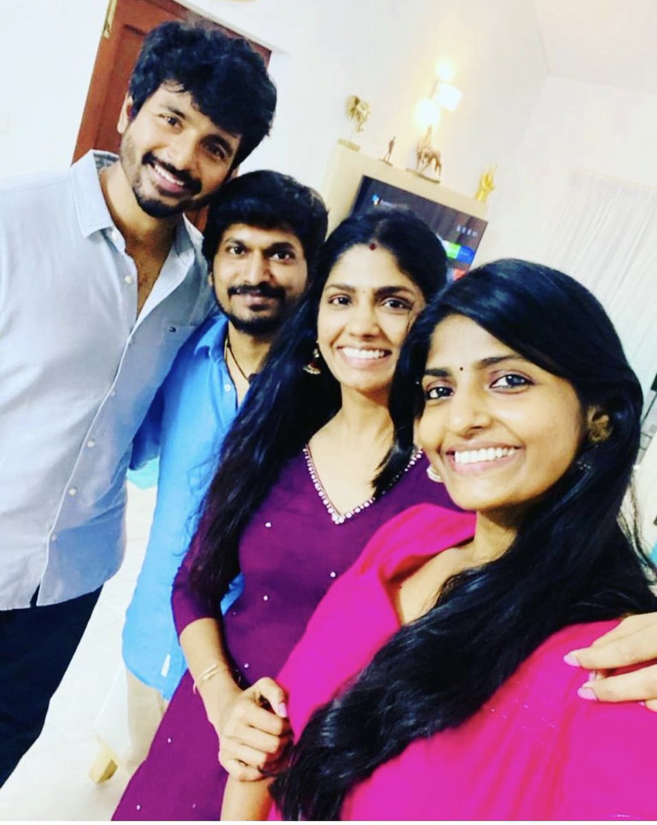 NiranjaniAhathian (@niranjani_nini) on Twitter photo Awww...How on earth can a person be so nice n humble !!!!! Thanks for the lovely long conversation and memories ❤️🤗🤗<a href="/Siva_Kartikeyan/">Sivakarthikeyan</a> <a href="/desingh_dp/">Desingh Periyasamy</a> <a href="/karthigathiru/">கனி(kani thiru)</a> Awww...How on earth can a person be so nice n humble !!!!! Thanks for the lovely long conversation and memories ❤️🤗🤗<a href="/Siva_Kartikeyan/">Sivakarthikeyan</a> <a href="/desingh_dp/">Desingh Periyasamy</a> <a href="/karthigathiru/">கனி(kani thiru)</a>