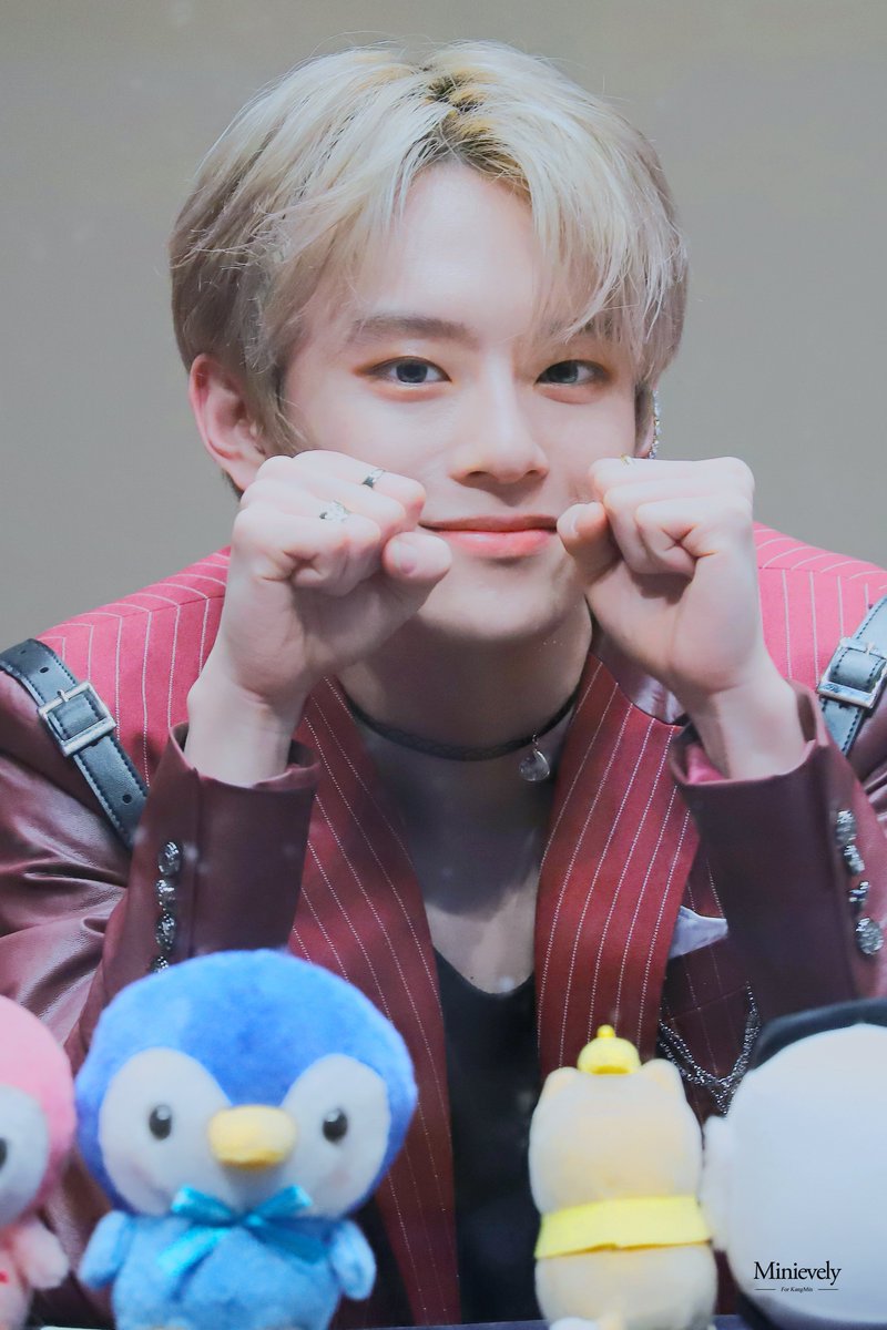 Minievely_0125's tweet photo. [HQ] 210327 팬사인회
너무 귀여워ㅠㅜㅠㅜ
#강블리 #강민 #유강민 #베리베리 #VERIVERY #カンミン #KangMin https://t.co/eUn61Qa8R2