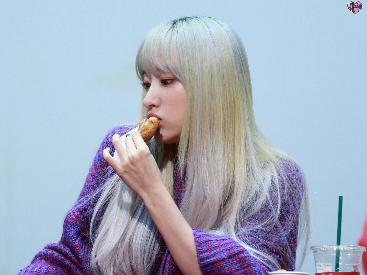 hourIyhani's tweet photo. #하니 #HANI https://t.co/Ot2S6NnG91