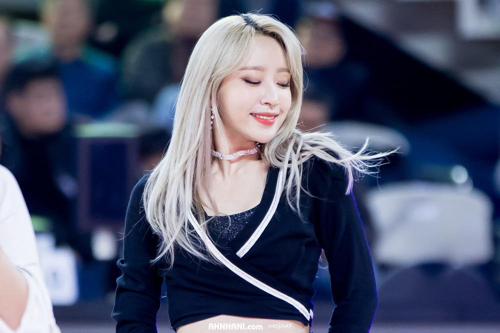 hourIyhani's tweet photo. #하니 #HANI https://t.co/iV5jSoh3gR