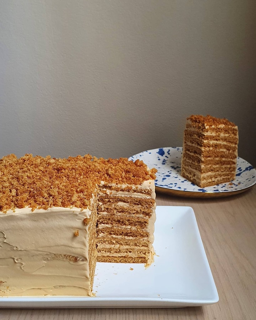 First attempt of making Russian Honey cake. I've been obsessed with it since I had it from @stix_marrickville 

Layers of soft caramelised honey cake with caramelised honey and dulce de leche whipped cream. Soooooo good! instagr.am/p/CM81jNrD19d/
