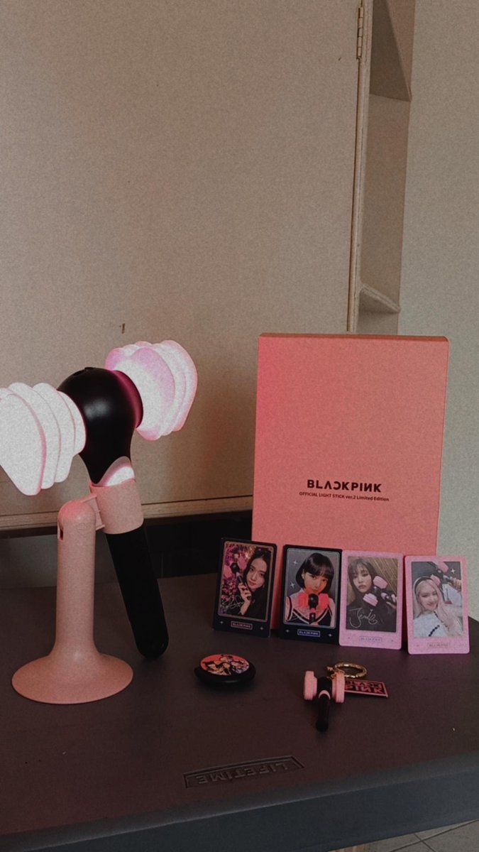 _mrjmin's tweet photo. After years of being a BLINK, after months of waiting, it's finally here and finally mine! 🥺💕

BLACKPINK LIMITED EDITION LIGHTSTICK VER.2 🥰

Thank you so much for making my dreams come true❣️ @kmerchbynini
#BLINK #BLACKPINK #BLACKPINKLIGHTSTICKVER2 https://t.co/Sf5qU1Belk