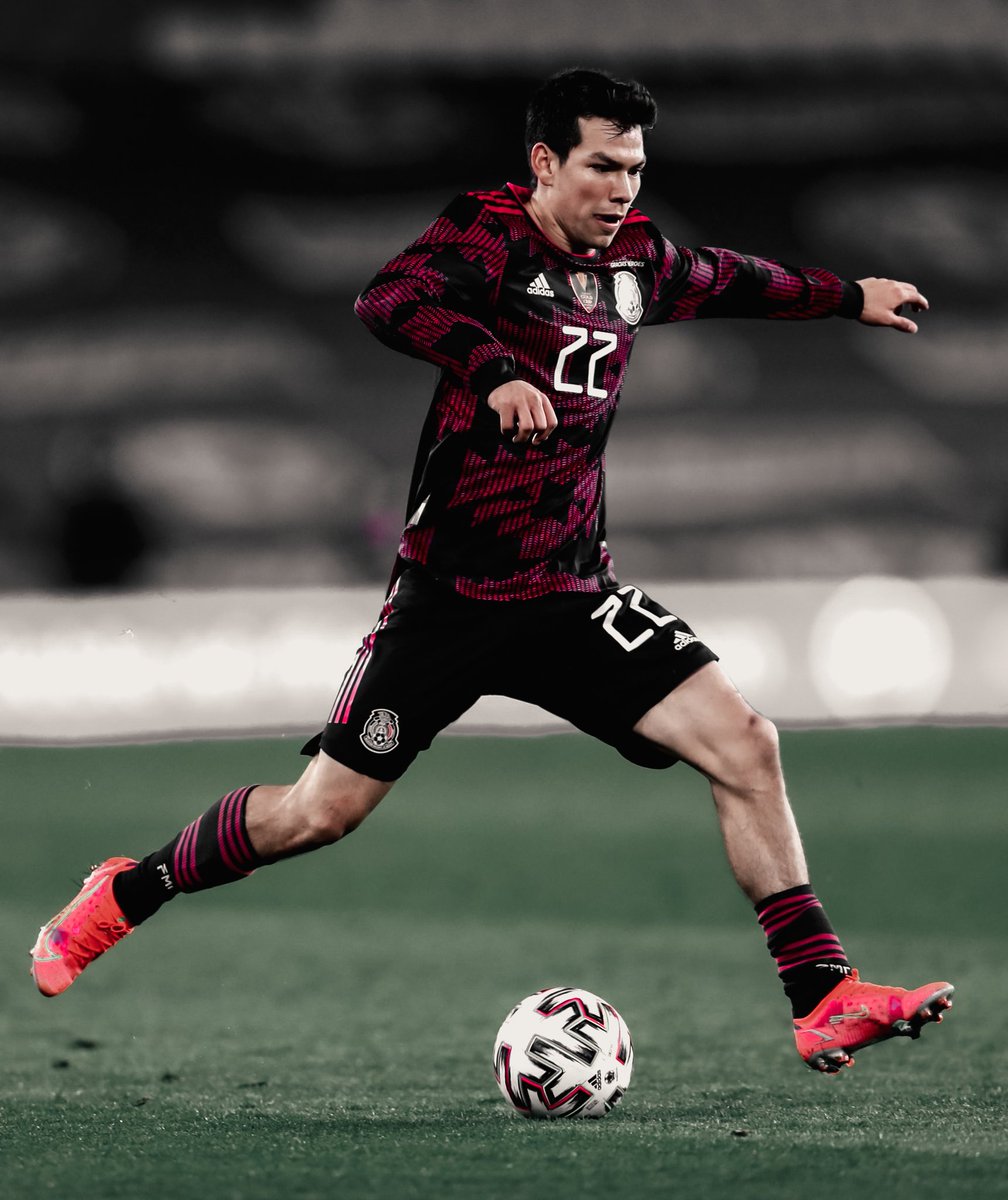 _FootballHQ_'s tweet photo. This Mexican kit is heavens 👌
#Lozano #Mexico #Napoli https://t.co/SVifAcE8p5
