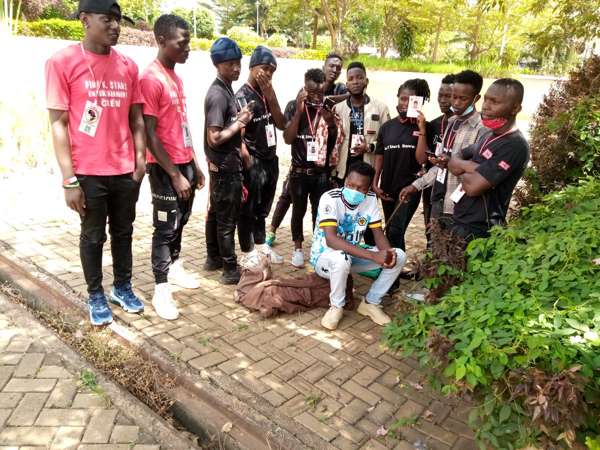 DenisSsempa's tweet photo. @GalaxyFMUg #ZzinaAwards21 #galaxyfmug #BestFansTeam #inominate #TeamFirekstars @FireKStarsdanc1 @MrHenrie_ @GalaxyFMUg @PrimAsiimwe https://t.co/eqRuSJwa8U