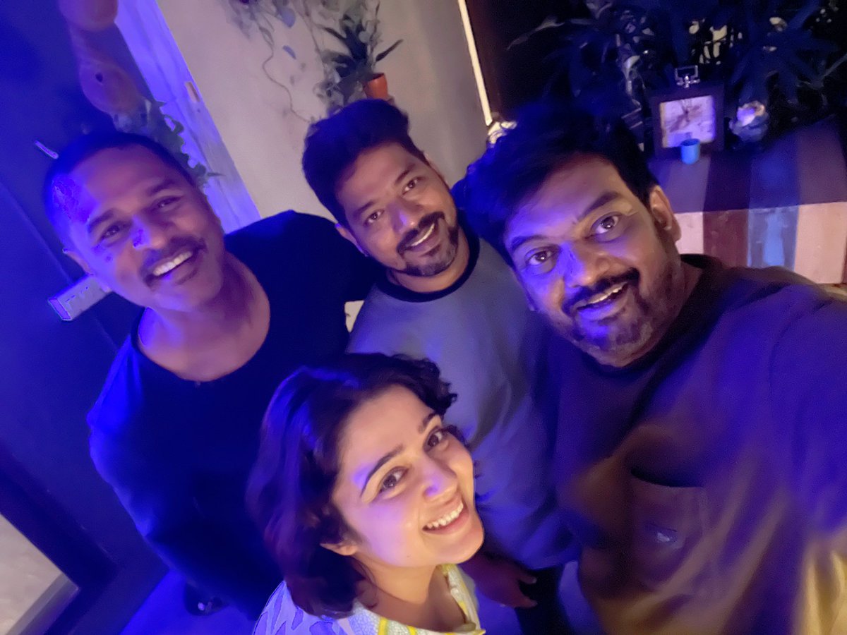 VDFansHub's tweet photo. Repost from @Charmmeofficial
With PRABHUDEVA essentials ๐
@puriconnects #addaa #PC
@PDdancing #purijagannadh @JonnyShaik
#VijayDeverakonda
#Liger #LIGER
Follow for@more:@VDFansHub https://t.co/J9xpvPDzx5
