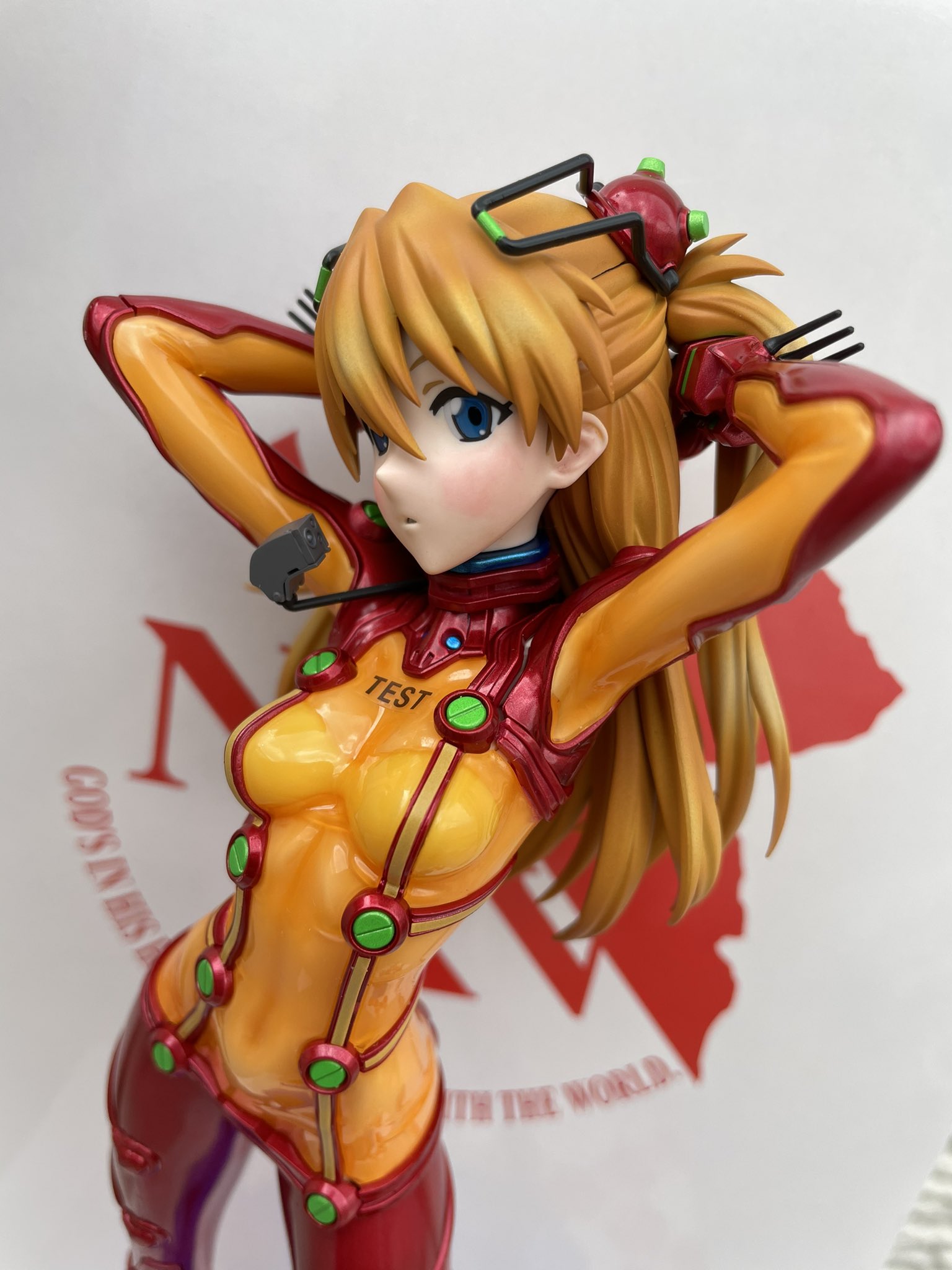デージー A Tuwita Figure Riselaboアスカ完成しました 赤はメタルレッド ディープクリアレッド ディープクリアレッド プレミアムレッドの3層のキャンディ塗装で 髪は一度白くしてからグラデ塗装 写真撮り過ぎたのでリプに続きますw フィギュアライズラボ