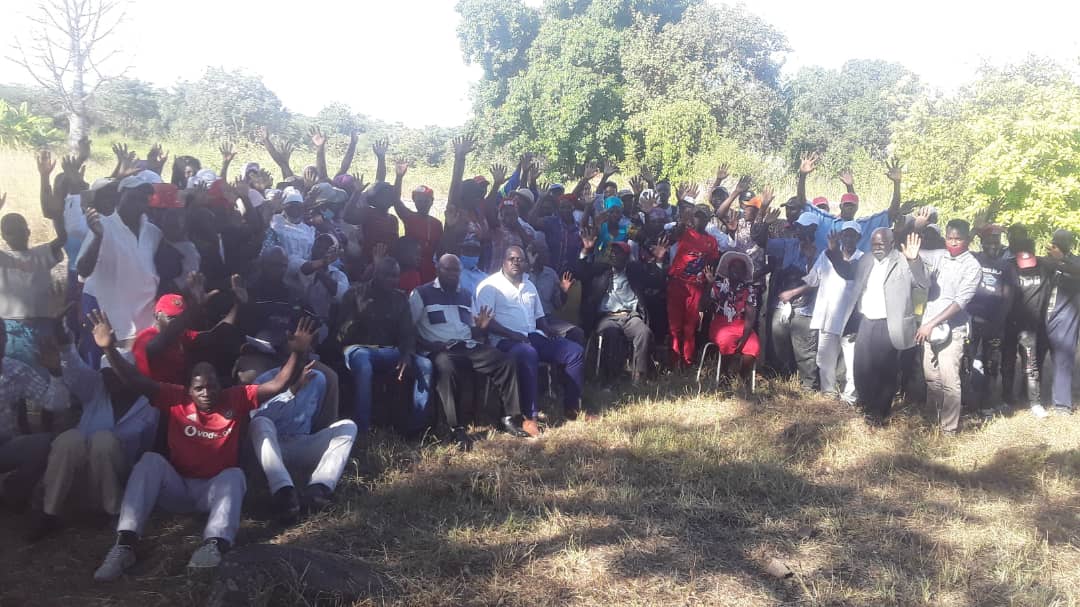 masungokudakwas's tweet photo. @Trymo1265 @DNgadziore Today Masvingo Executive and national member @mozymavhaire where in Mandini branch meeting, mushawasha east, ward 31 #MasvingoCentral
#CitizenConvergenceforChange
#DevelopmentCheteChete https://t.co/vkdwgtsWpw https://t.co/k6gUjafhb7