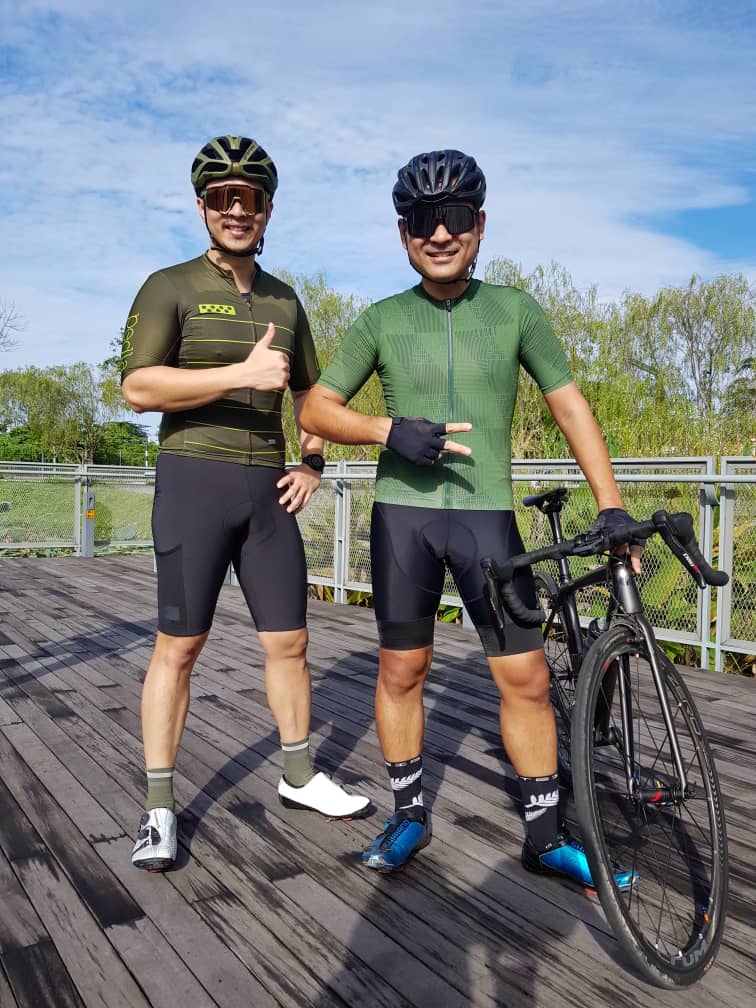 EnzoeJ's tweet photo. Cafe ride with fellow green jersey buddy #soukecustom #thepedla https://t.co/dwgwr1rXVa