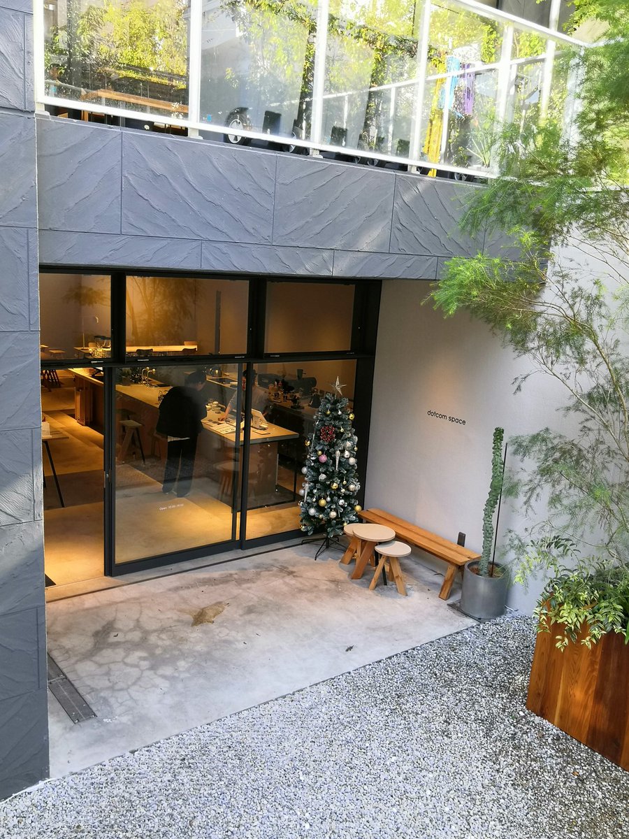 ybig1214's tweet photo. #ドットコムスペース トーキョー #dotcomspace Tokyo #原宿
都会でオシャレな雰囲気の一方、なんか、落ち着く
ちょい高い気もしますが、居心地よいので、ありです。
リピ決定。
https://t.co/HhBdW8x2cR
#カフェ #Cafe #北参道 #カフェ好き #カフェ大好き #dotcom #原宿カフェ #北参道カフェ https://t.co/gbQXPVPakK