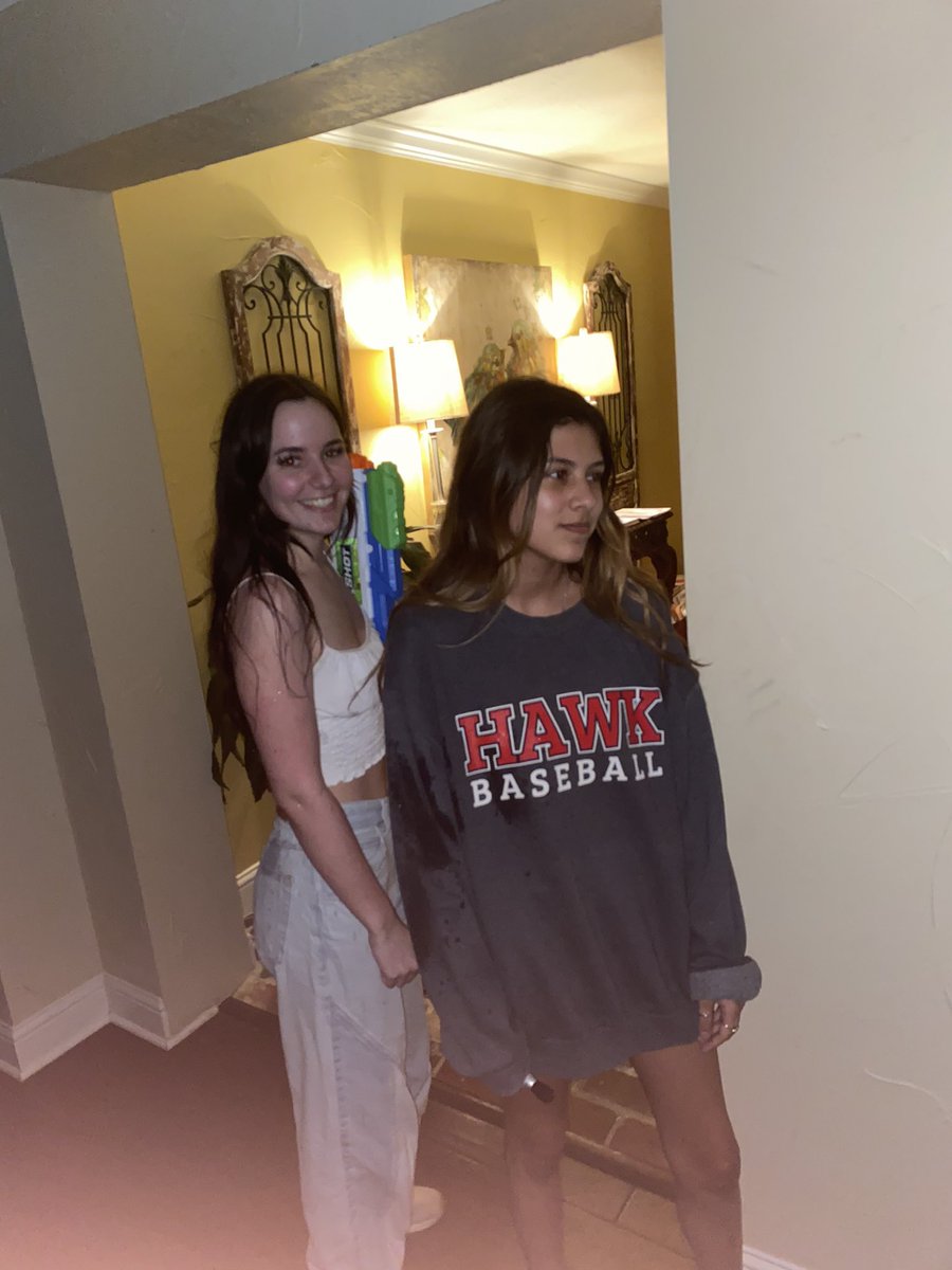 LIZ AND LANEY ARE KILLED BY BRADEN. BRADEN AND HIS TEAM (SHARK BOYS AND LAVA GIRL) HAVE 45 mIN TO FIND THEIR CREST‼️‼️