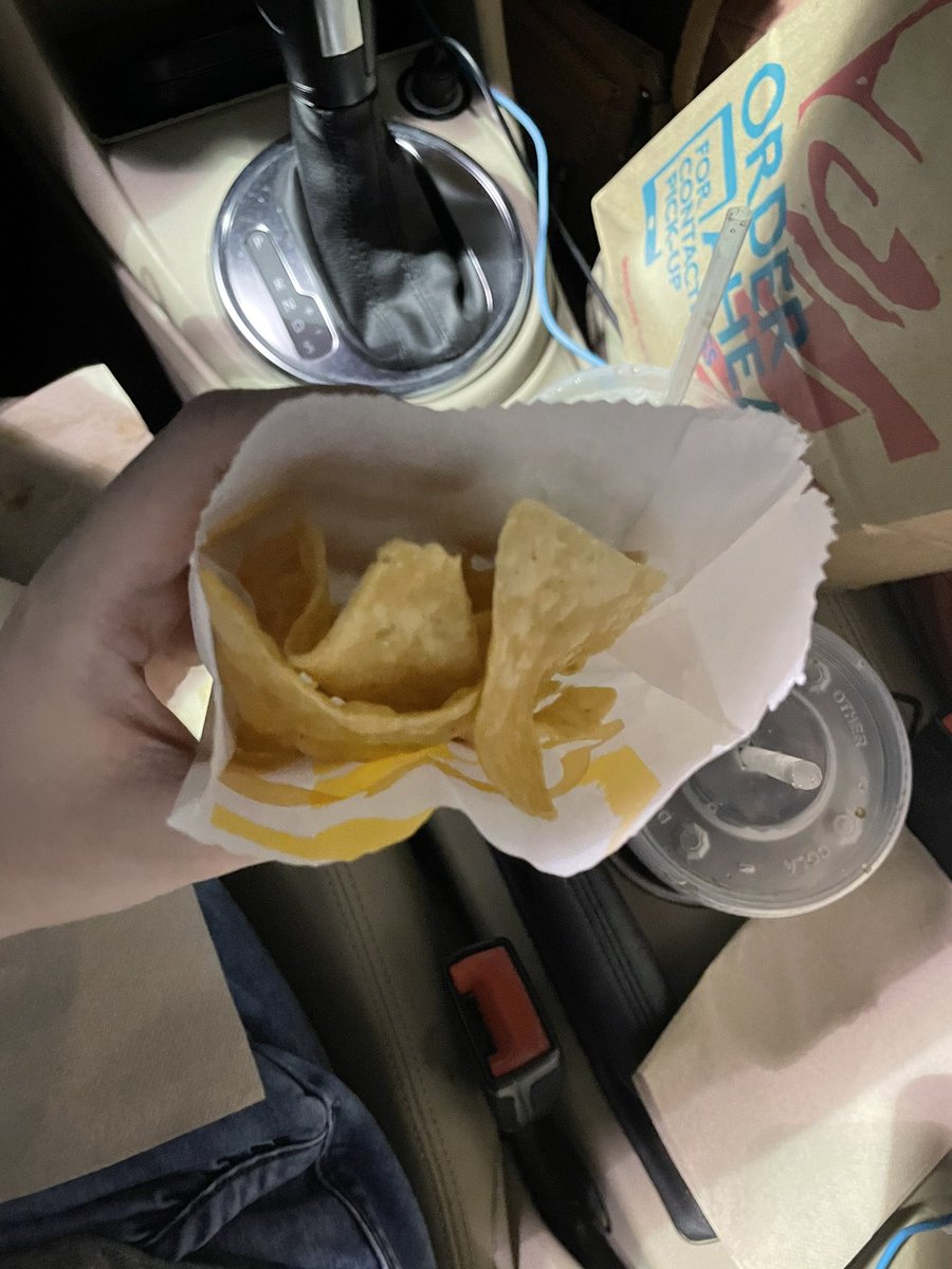 GoodOleJeff's tweet photo. Soooo.... I only had NINE chips in my nacho bag. 😂😅 @tacobellcare https://t.co/Asmhp37U3J