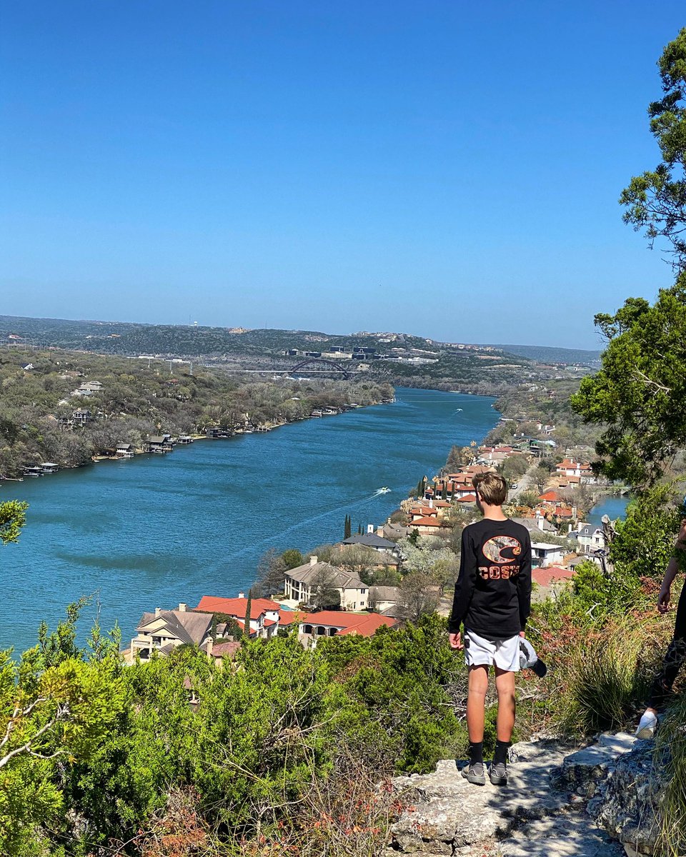 reptripping's tweet photo. It’s taken me far to long to go up to Mount Bonnell. Well worth the trip. #mountbonnell #texas #austin #atx #views https://t.co/0CJYNjv6hi