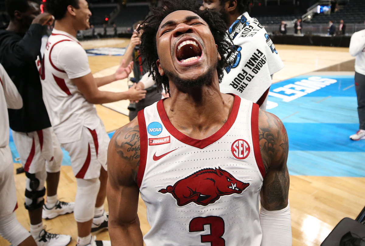 Arkansas survives big Oral Roberts scare to reach Elite Eight