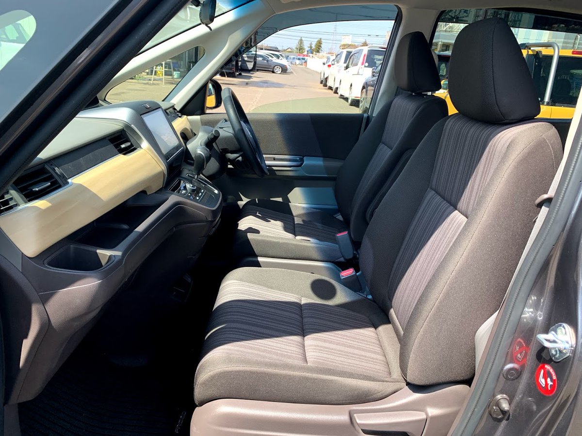 daitokucar1's tweet photo. ホンダフリード1.5Gホンダセンシング入荷しました💁‍♂️
小柄なサイズでありながらちょうどいいサイズのコンパクトミニバン🚗
平成29年2.1万キロで装備も9インチ純正ナビ、TV、後席モニター、両側パワースライドドア、バックカメラ、ETCと充実しています‼️
気になる車両本体価格は189.8万円です✨ https://t.co/iXv1GxGsl1