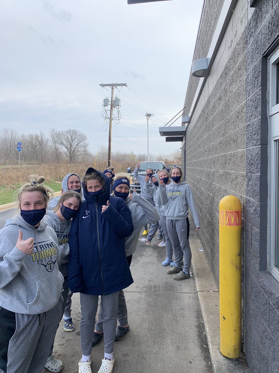 CoachD_TUSB's tweet photo. Just standing in line waiting for our food! #pleasefeedme #2goodwinstoday https://t.co/Q5MhdekP5o