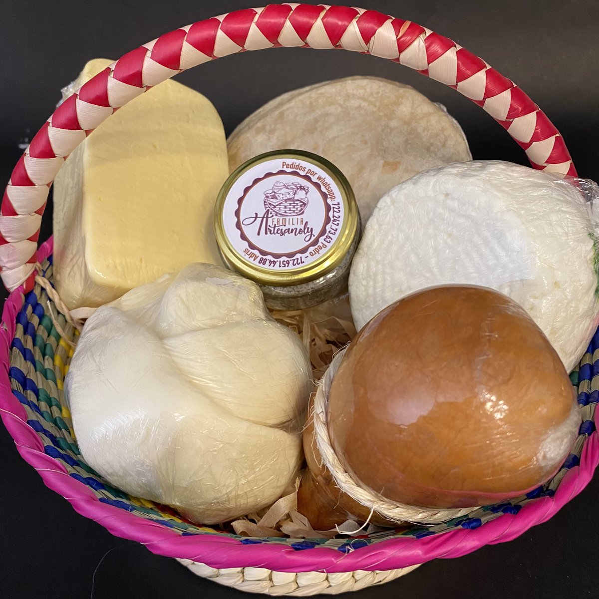 ArtesanolyP's tweet photo. En la Familia #Artesanoly celebramos el  #DiaInternacionalDelQueso. Seguimos acercando quesos de calidad a su mesa, para que los disfruten en compañía de sus seres queridos. #Toluca #Metepec #Zinacantepec https://t.co/rAUQfNN6oU