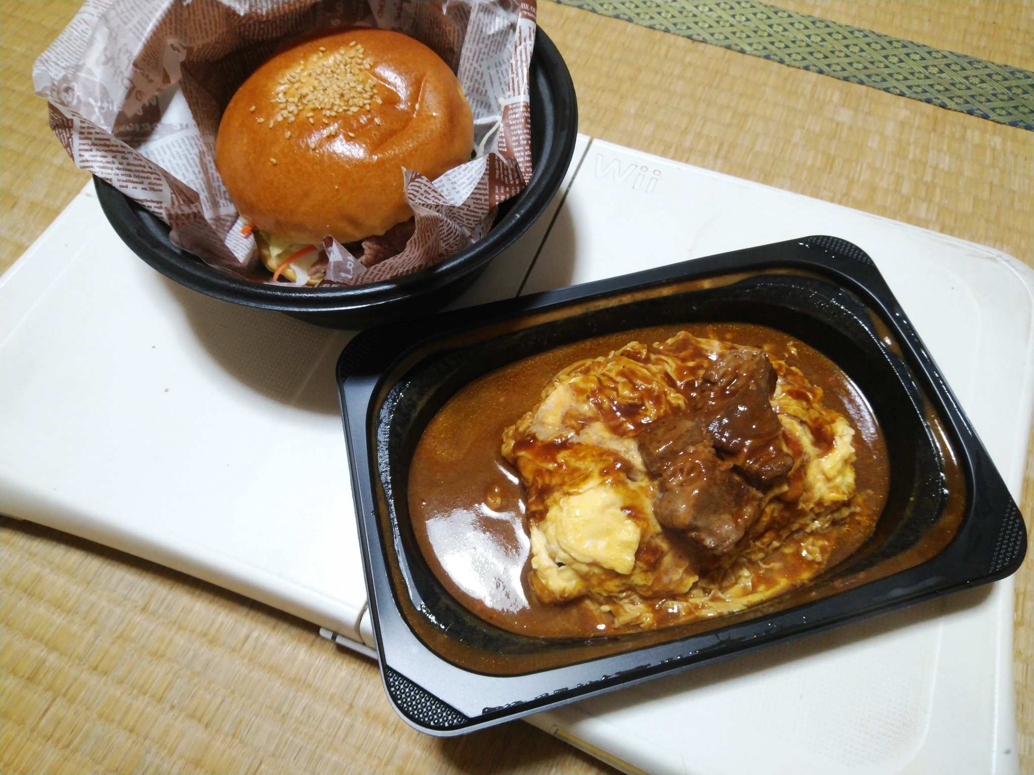 Cooltic 今日の昼はファミレスのデリバリー 注文したのはオムライスとハンバーガー オムライスの上にのったお肉も柔らかい そして牛カルビ焼きのバーガーもボリュームあり ご馳走さまでしたm M 孤独めし デリバリー ファミレス ガスト