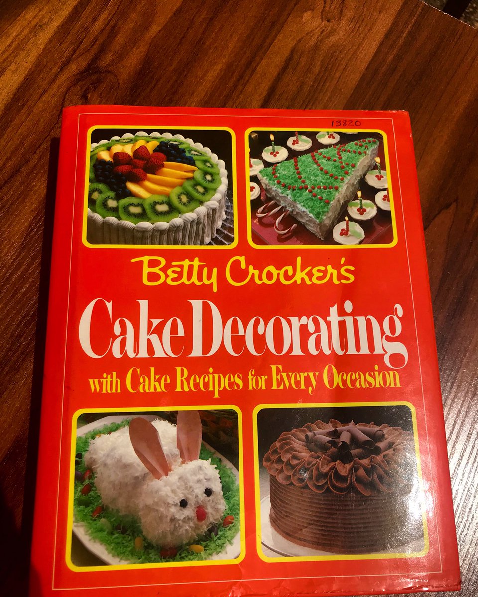 ShopessentialsN's tweet photo. Shop Betty Crocker’s Cake decorating book 🛒

Detailed decorating instructions and step-by-step photos and sketches highlight these 125 diverse recipes for occasions including weddings, anniversaries, holidays, gifts, entertaining, birthdays, and showers.

#bettycrockercookbook https://t.co/WdCZBubk7y