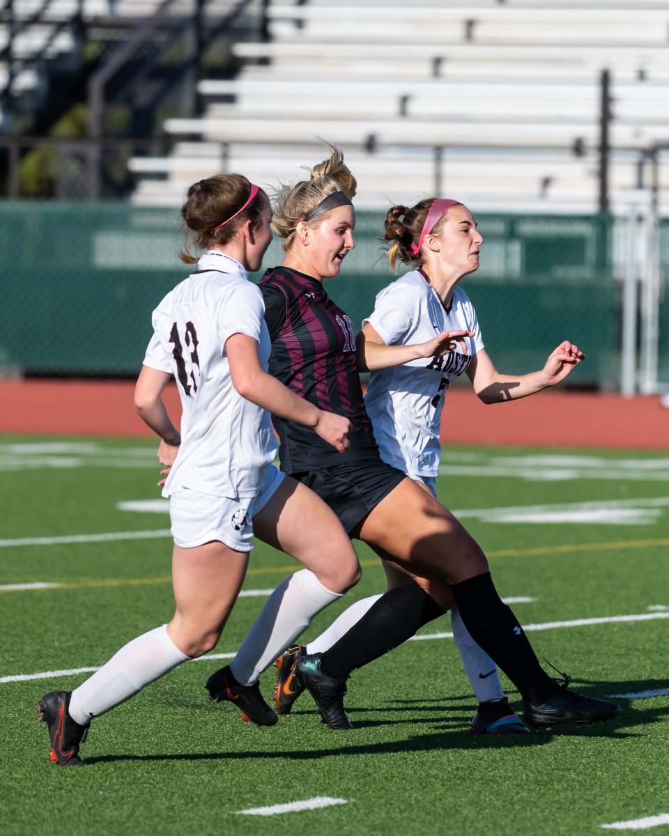 HenryHueyPhoto's tweet photo. Jordan Doss had the first RRHS goal. Round Rock Lady Rock soccer with a bi-district win over Austin High, 7-1 at home 3/26/2021.  @RR_Girls_Soccer @DragonNationRR @varsity_news @RRLeaderSports @FanstandATX @ihsfan @AthleticsRRISD https://t.co/pRJHOZTP5M