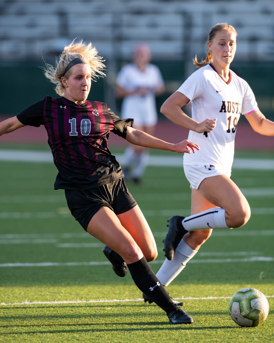 HenryHueyPhoto's tweet photo. Jordan Doss had the first RRHS goal. Round Rock Lady Rock soccer with a bi-district win over Austin High, 7-1 at home 3/26/2021.  @RR_Girls_Soccer @DragonNationRR @varsity_news @RRLeaderSports @FanstandATX @ihsfan @AthleticsRRISD https://t.co/pRJHOZTP5M