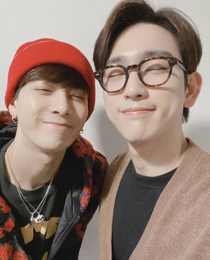 jinyoung_9422jy's tweet photo. 우리 쓴아 생일축하해!! 그리고 또 새로운 음악 발매를 축하드어요. 아직 가야 할 것이 많다. 모든 일에 행운을 빌어요..Keep the spirit Bro! #HAPPYJACKSONDAY @JacksonWag852 https://t.co/LAPJT7CGjx