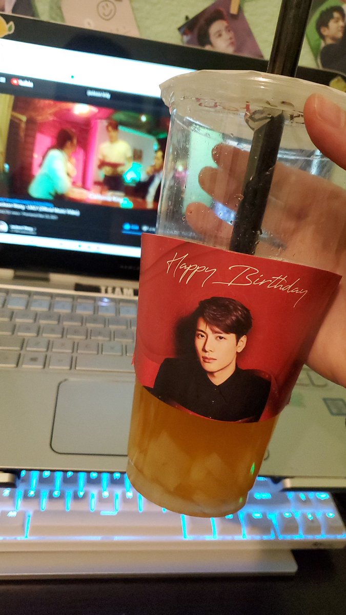 puppywangjiajia's tweet photo. Thank you @GOT7inOAK for the cupsleeve!! Forever wishing to be at an in person event 😭
#BoundToJackson #KingJacksonDay #JacksonNeverAlone #jacksonwang #teamwang #王嘉尔 #잭슨 @jacksonwang852 #GOT7 @GOT7Official https://t.co/tRfatT8ftF