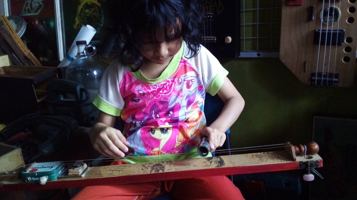 Mata pelajaran seni musik, dasar2 mayor pentatonik @ 2 strings diddley bow.