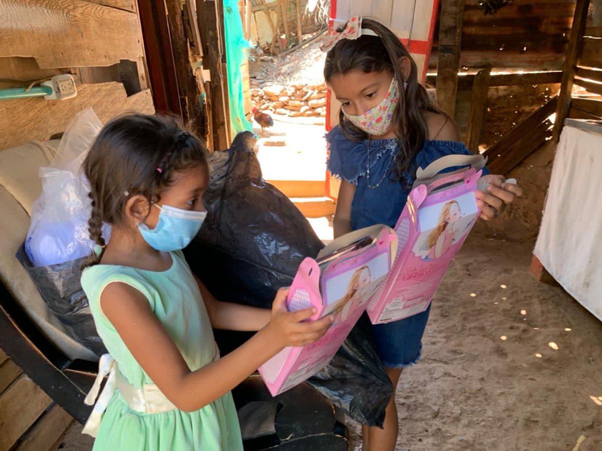 jimena_abril13's tweet photo. Evelin y Helen tienen sus camas! Gracias a quienes lo hicieron posible 💜 un pequeño gesto de generosidad puede cambiar radicalmente la vida de alguien más @fdinodeangelis https://t.co/UEJZtyHFbN