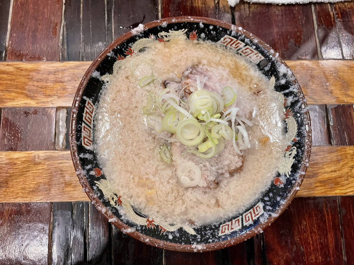 assy_27th's tweet photo. 器が持てない🍜 https://t.co/ZGntxQTDk8