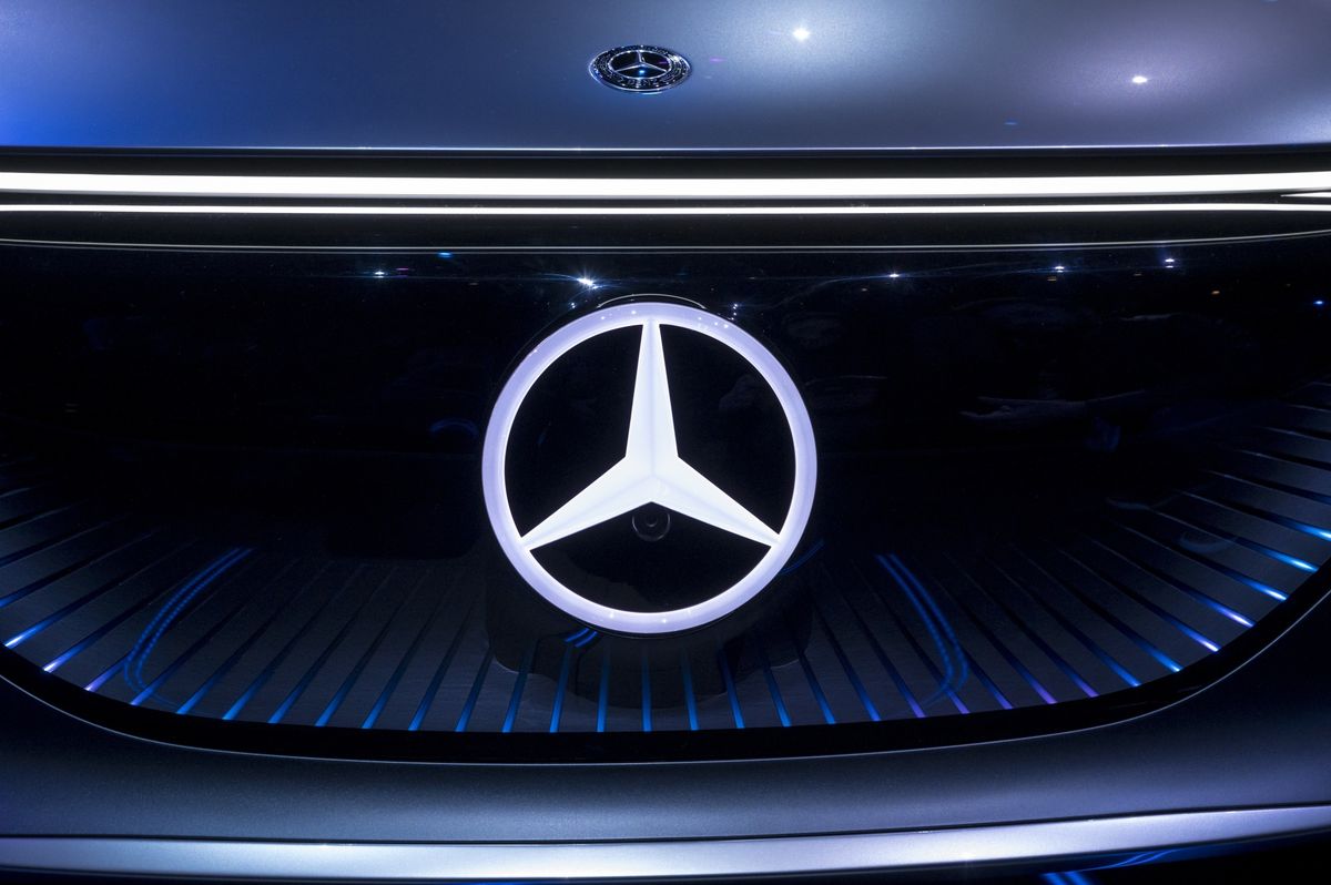 bbgoriginals's tweet photo. Mercedes-Benz is about to unveil a new flagship model it expects to boast market-leading battery range, following through on its pledge to compete in the luxury electric-vehicle segment with top technology https://t.co/xdPeMEzuKc https://t.co/3SUjhIJm8F
