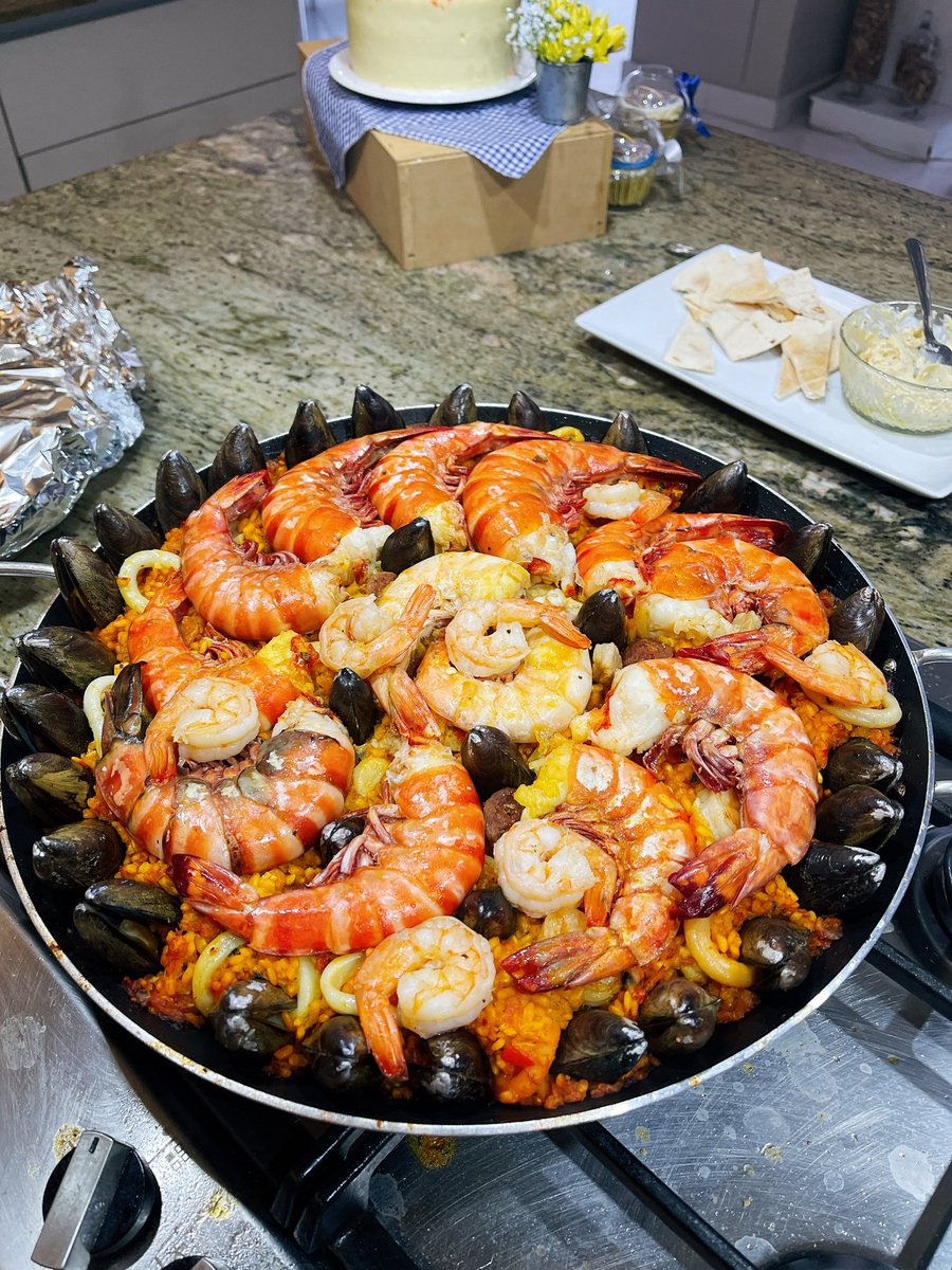 pauloalbapeluk's tweet photo. Feliz noche ! #paella https://t.co/Vu7fOcOzML