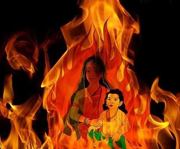 शक्ति का सदुपयोग करें दुरुपयोग नहीं,

होलिका को वरदान था कि अग्नि उसे हानि नहीं पहुंचा सकती। इस वरदान का दुरुपयोग करके उसने प्रह्लाद को जलाने की चेष्टा की और खुद जल गई।

#छोटीहोली #होलिका_दहन